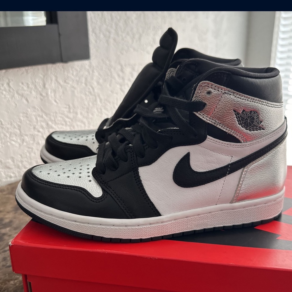NIKE AIR JORDAN 1. NEW!!